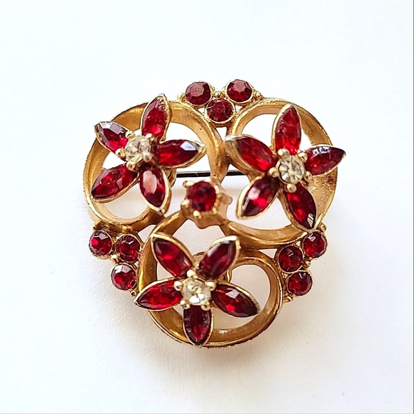 Jewelry - RED RHINESTONE FLOWER PIN BROOCH